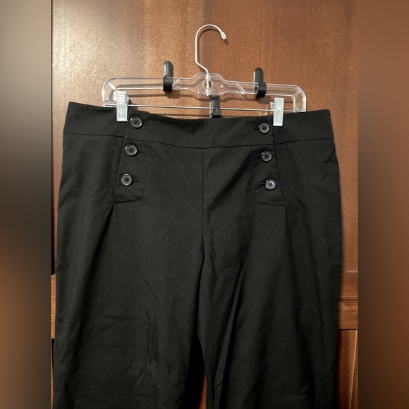 New York & Company Stretch Capris - Picture 4 of 14